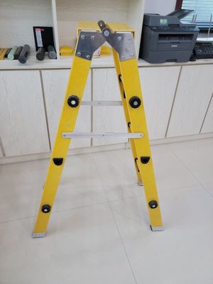 Multicolor Anti Rust 8ft Fiberglass Ladder FRP Twin Step Ladder For Construction
