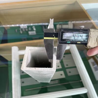 Wszechstronne prostokątne profile rurowe z FRP wykonane z żywic poliestrowo-epoksydowych i fenolowych, zapewniające izolację elektryczną i trwałość